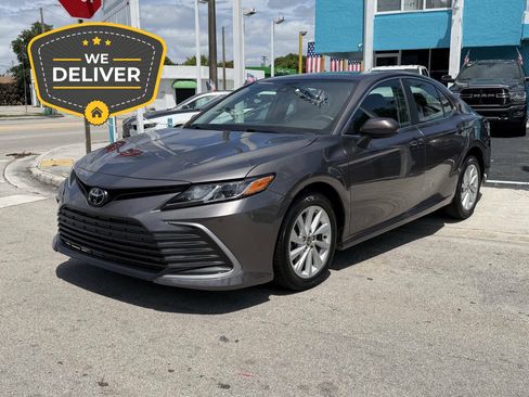 Used 2022 Toyota Camry LE FWD image 2