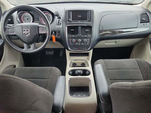 Used 2012 Dodge Grand Caravan SXT image 9