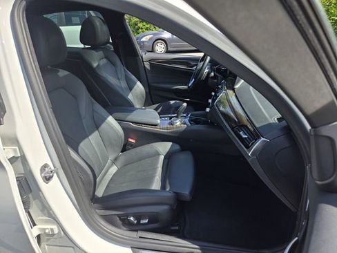 Used 2018 BMW 530e RWD image 19