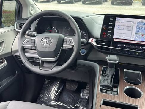 Certified 2024 Toyota Sienna XLE w/ XLE Plus Package FWD image 14