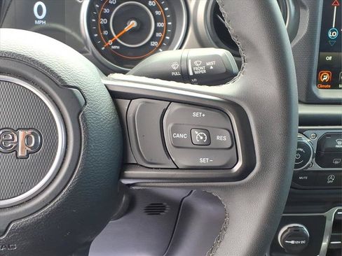 Certified 2023 Jeep Gladiator Sport AWD/4WD image 13