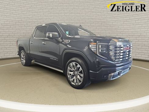 Used 2023 GMC Sierra 1500 Denali w/ Denali Reserve Package AWD/4WD image 3