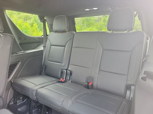 Used 2023 Chevrolet Tahoe Premier AWD/4WD image 17