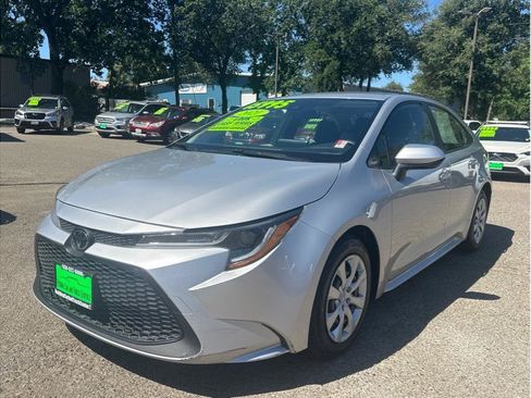 Used 2021 Toyota Corolla LE w/ Carpet Mat Package (TMS) FWD image 3
