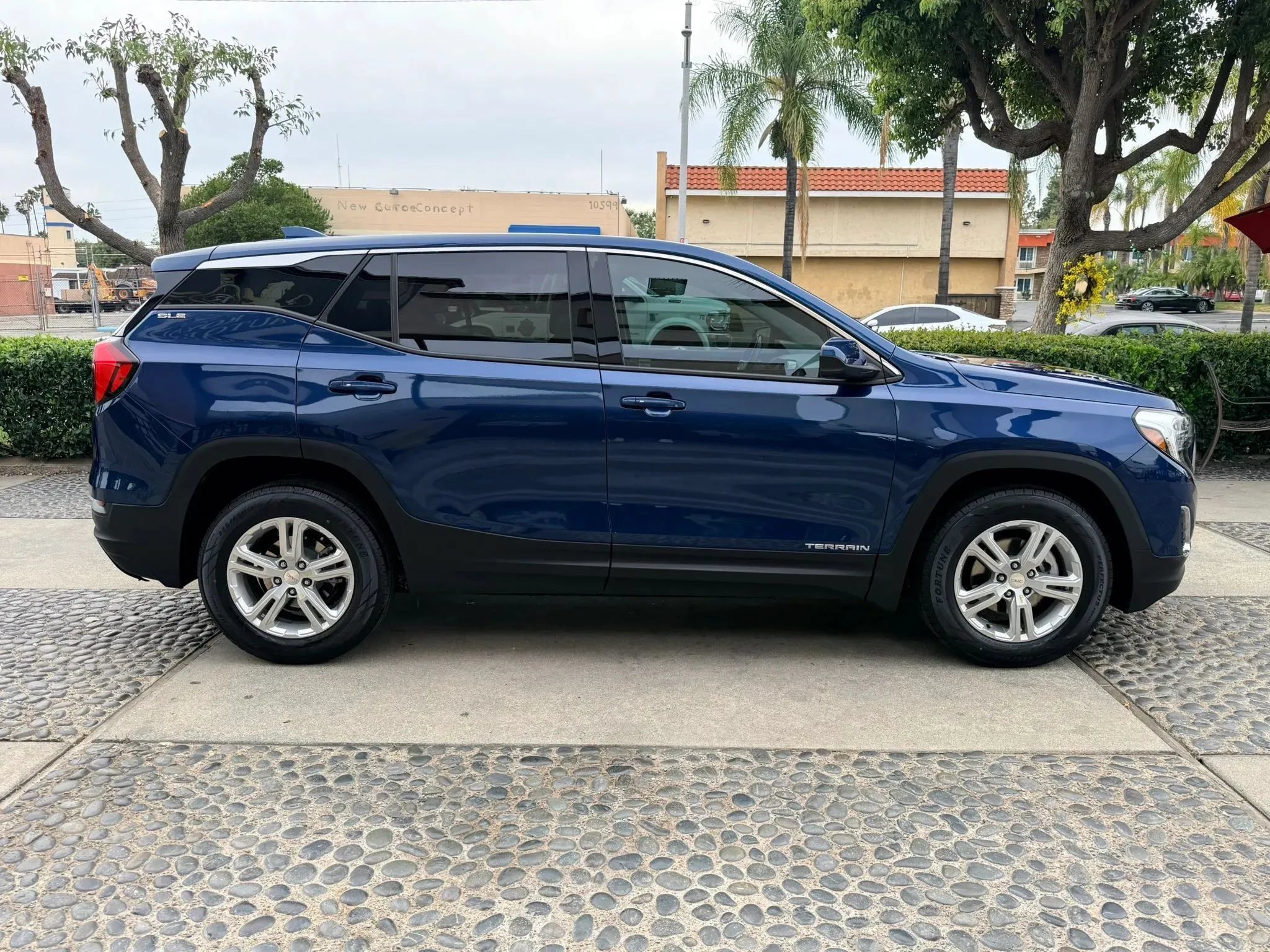Used 2019 GMC Terrain SLE FWD image 4