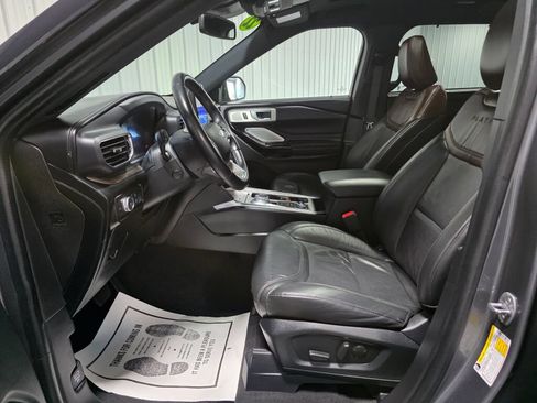 Used 2022 Ford Explorer Platinum w/ Equipment Group 601A AWD/4WD image 9