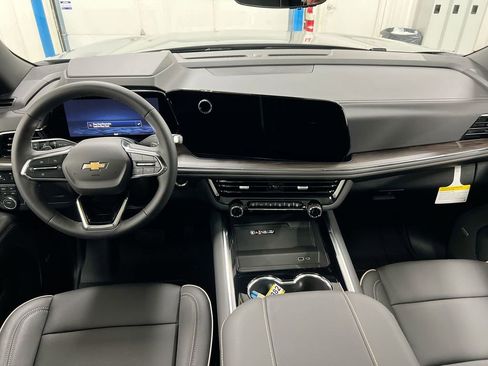 New 2026 Chevrolet Suburban Premier AWD/4WD image 10