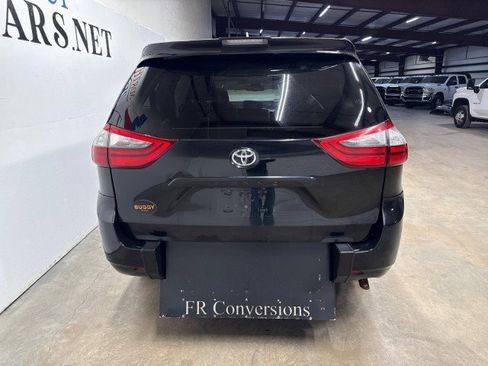 Used 2020 Toyota Sienna L image 8