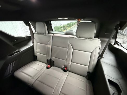 Used 2024 GMC Yukon SLT image 20