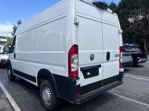 Used 2025 RAM ProMaster 2500 w/ Convenience Group FWD image 2