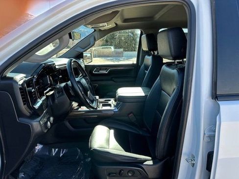 Used 2023 Chevrolet Silverado 1500 LT Trail Boss w/ Convenience Package II image 11