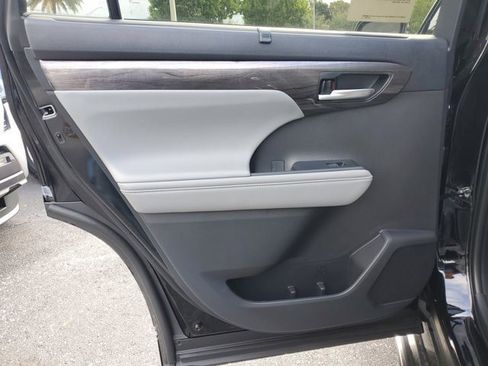 New 2026 Toyota Highlander Limited image 8