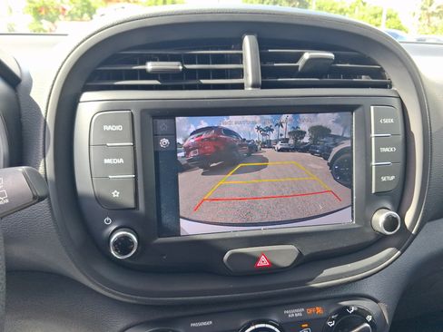 Used 2023 Kia Soul LX w/ LX Technology Package FWD image 16