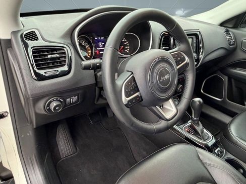 Used 2018 Jeep Compass Latitude FWD image 4