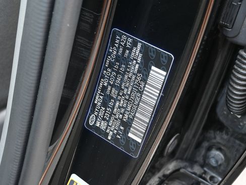 Used 2024 Hyundai Elantra Blue FWD image 30