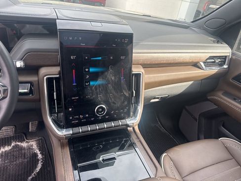 Certified 2025 GMC Yukon Denali Ultimate image 11