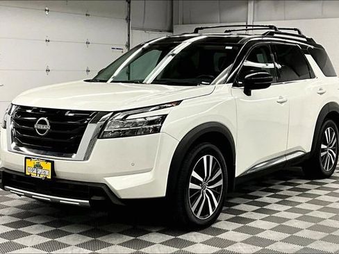 Used 2023 Nissan Pathfinder Platinum AWD/4WD image 12