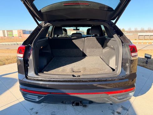 Used 2022 Volkswagen Atlas Cross Sport SE image 31