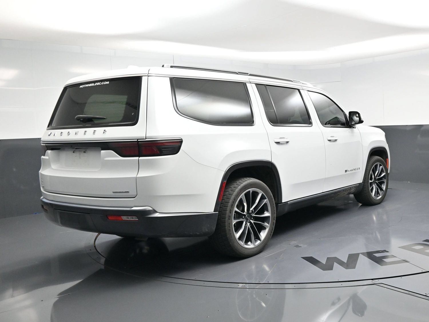 Used 2022 Jeep Wagoneer Series III w/ Premium Group I AWD/4WD image 17