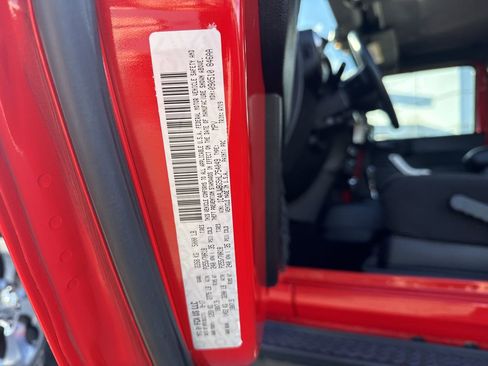 Used 2017 Jeep Wrangler Sahara image 22