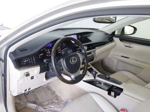 Used 2013 Lexus ES 350 w/ Luxury Pkg FWD image 11