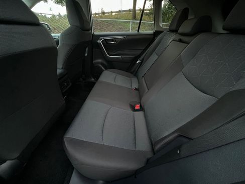 Used 2025 Toyota RAV4 XLE image 27
