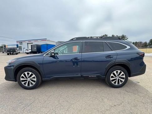 Used 2024 Subaru Outback Premium image 4