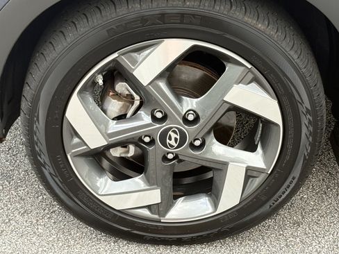 Used 2025 Hyundai Venue Limited FWD image 27