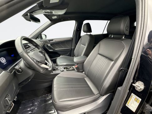 Used 2024 Volkswagen Tiguan SE R-Line image 11