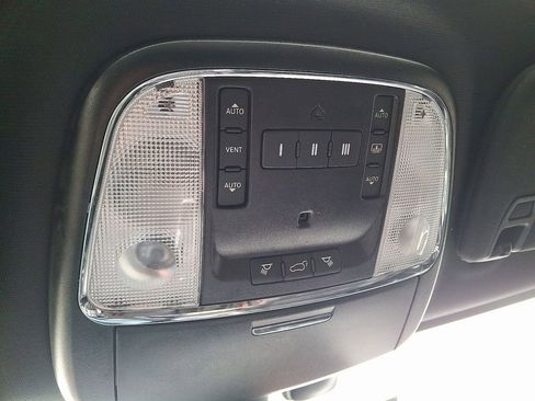 Used 2019 Jeep Grand Cherokee Limited w/ Luxury Group II image 25