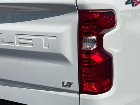 Used 2025 Chevrolet Silverado 1500 LT AWD/4WD image 27