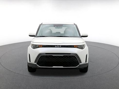 Used 2025 Kia Soul LX w/ LX Technology Package FWD image 2