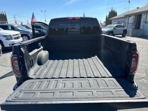 Used 2018 GMC Sierra 1500 SLT w/ SLT Premium Package image 16