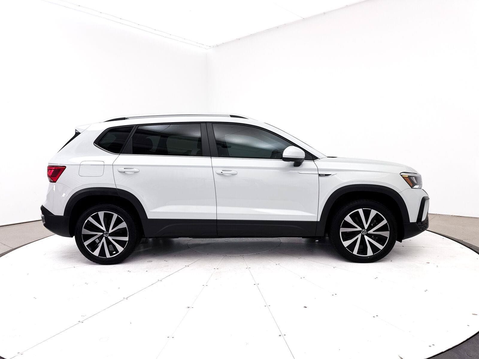 Used 2023 Volkswagen Taos SE w/ Panoramic Sunroof Package FWD image 38