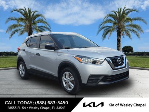 Used 2019 Nissan Kicks S FWD image 1
