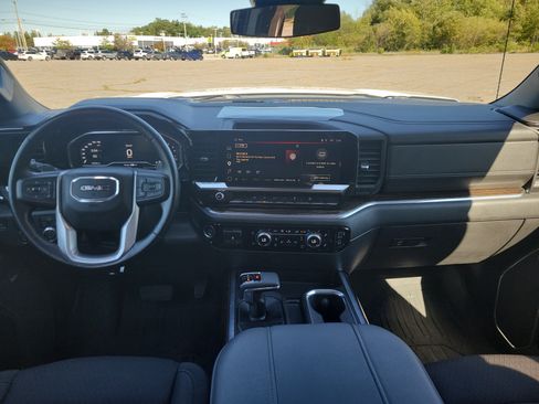 Used 2024 GMC Sierra 1500 Elevation w/ Preferred Package AWD/4WD image 18