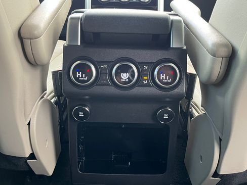 Used 2018 Land Rover Discovery HSE image 33