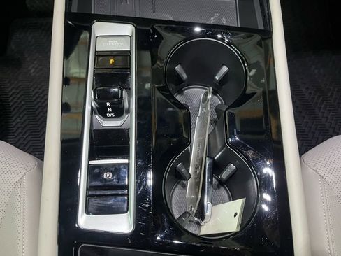 Certified 2025 Volkswagen Atlas SE image 13