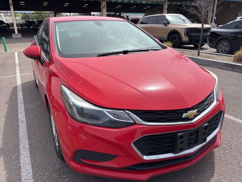 Used 2018 Chevrolet Cruze LT image 1