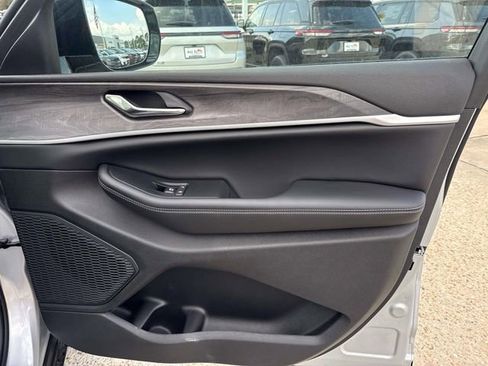 New 2025 Jeep Grand Cherokee L Limited w/ Luxury Tech Group II RWD image 29
