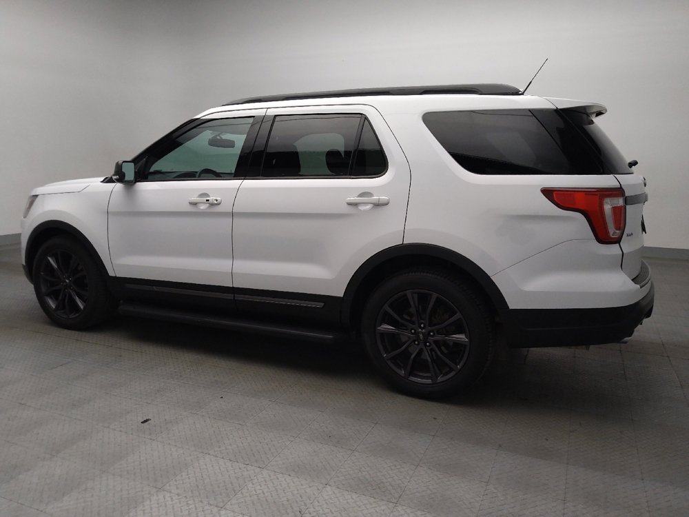 Used 2019 Ford Explorer XLT w/ Equipment Group 202A FWD image 3