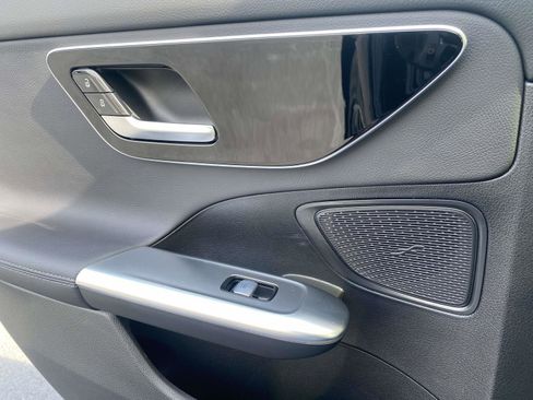 Used 2022 Mercedes-Benz C 300 Sedan image 13