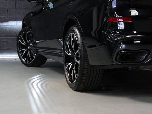 Used 2022 BMW X7 xDrive40i w/ M Sport Package image 12