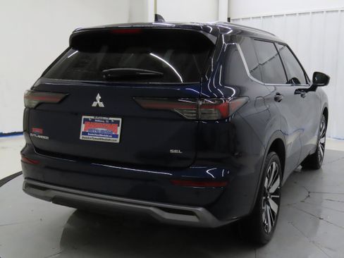 New 2025 Mitsubishi Outlander SEL image 3