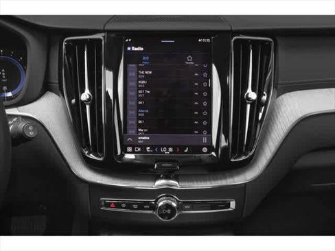 Used 2022 Volvo XC60 B6 Inscription w/ Climate Package image 10