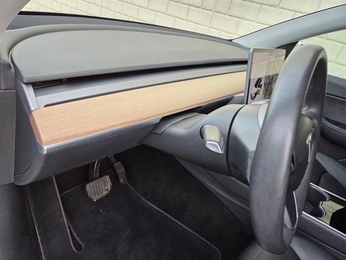 Used 2020 Tesla Model Y Long Range image 23