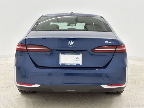 Used 2025 BMW 530i w/ Premium Package RWD image 10
