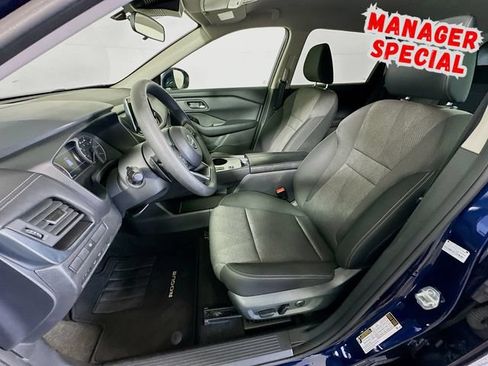Used 2024 Nissan Rogue SV FWD image 12