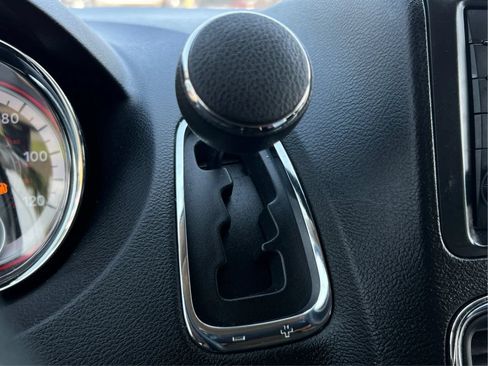 Used 2019 Dodge Grand Caravan SE FWD image 40