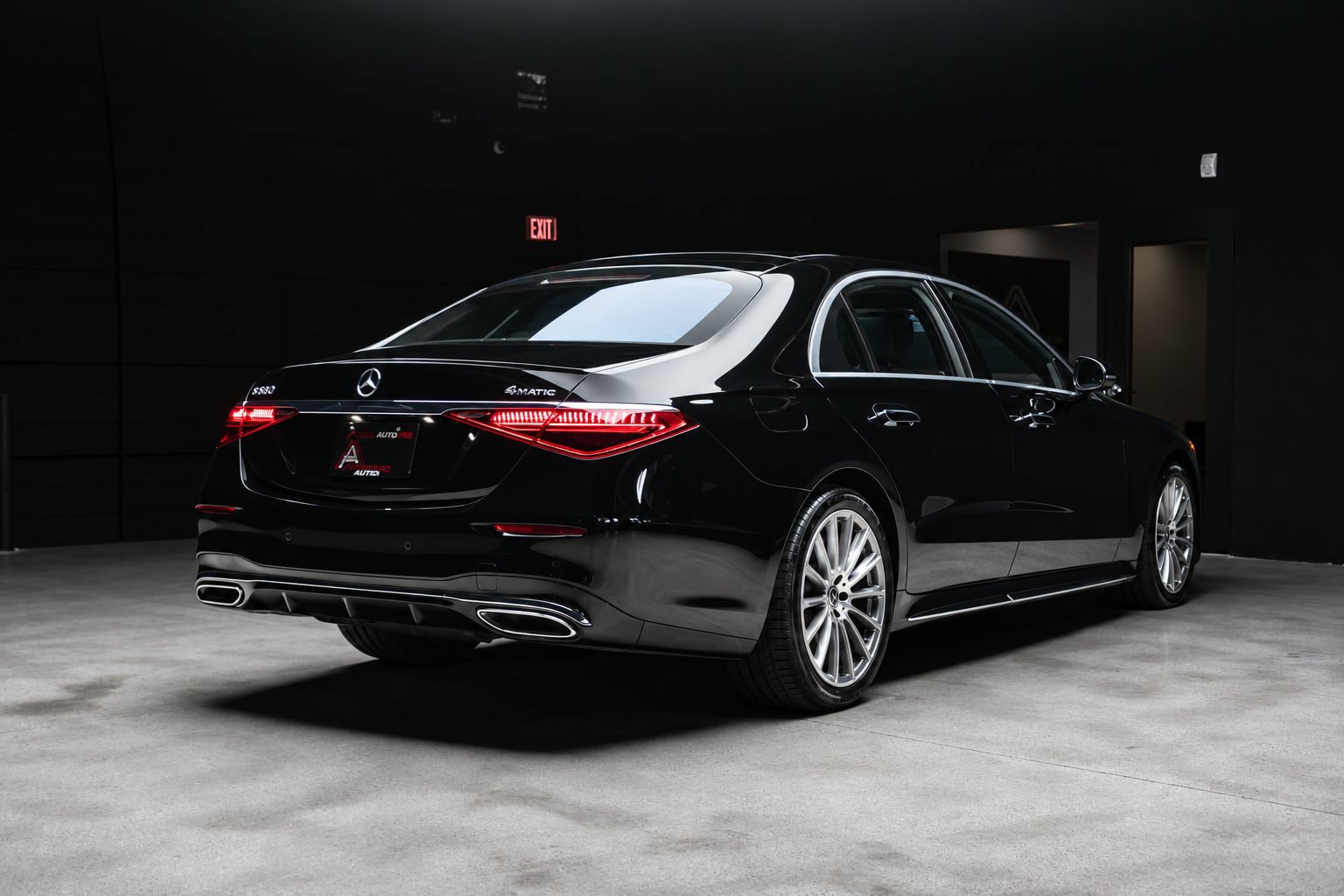 Used 2022 Mercedes-Benz S 500 4MATIC w/ AMG Line Package image 6